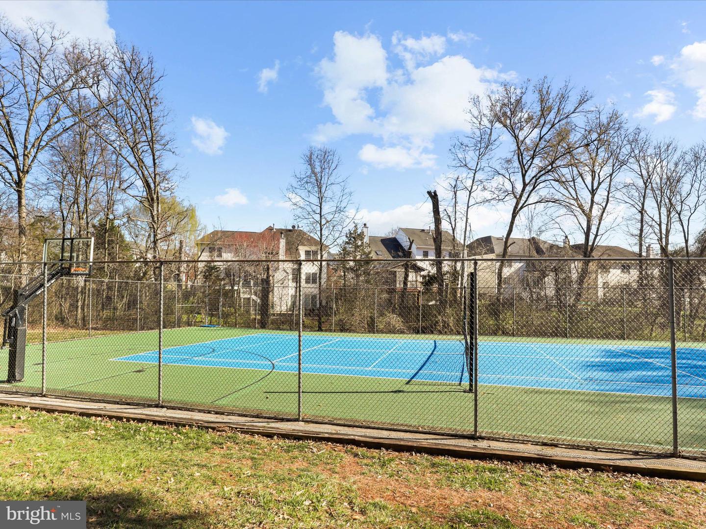 13505 CLEAR LAKE CT, HERNDON, Virginia 20171, 4 Bedrooms Bedrooms, ,2 BathroomsBathrooms,Residential,For sale,13505 CLEAR LAKE CT,VAFX2252252 MLS # VAFX2252252