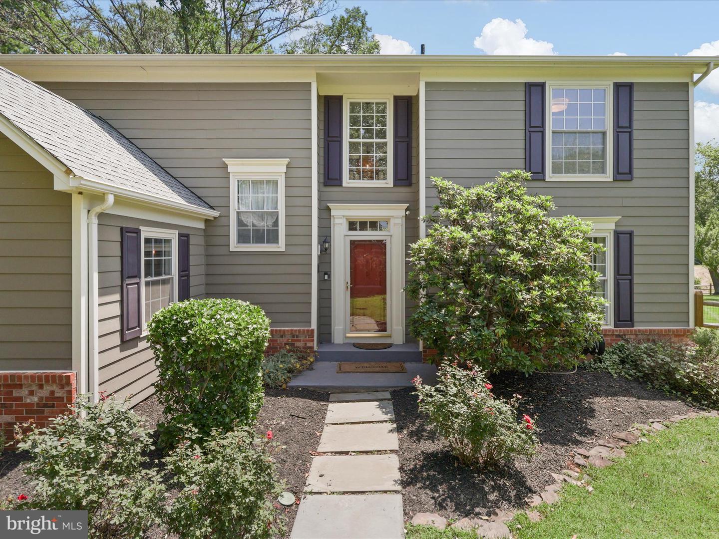 13505 CLEAR LAKE CT, HERNDON, Virginia 20171, 4 Bedrooms Bedrooms, ,2 BathroomsBathrooms,Residential,For sale,13505 CLEAR LAKE CT,VAFX2252252 MLS # VAFX2252252