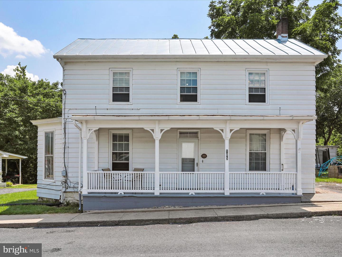 105 WATER ST, EDINBURG, Virginia 22824, 4 Bedrooms Bedrooms, ,2 BathroomsBathrooms,Residential,For sale,105 WATER ST,VASH2011840 MLS # VASH2011840