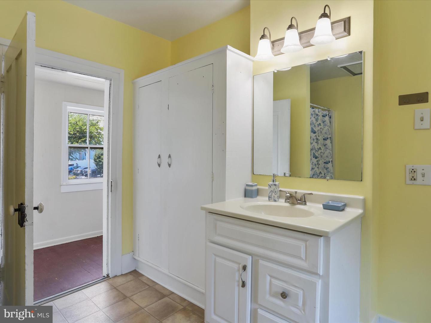 105 WATER ST, EDINBURG, Virginia 22824, 4 Bedrooms Bedrooms, ,2 BathroomsBathrooms,Residential,For sale,105 WATER ST,VASH2011840 MLS # VASH2011840