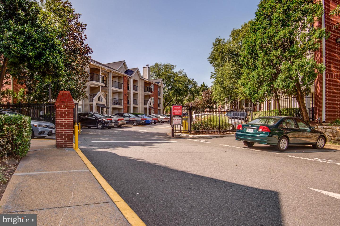 3313 WYNDHAM CIR #3210, ALEXANDRIA, Virginia 22302, 1 Bedroom Bedrooms, ,1 BathroomBathrooms,Residential,For sale,3313 WYNDHAM CIR #3210,VAAX2046980 MLS # VAAX2046980