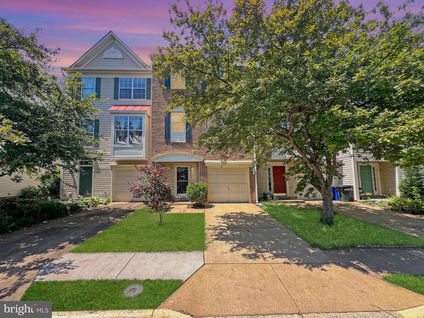 21929 THOMPSON SQ, STERLING, Virginia 20166, 3 Bedrooms Bedrooms, ,2 BathroomsBathrooms,Residential,For sale,21929 THOMPSON SQ,VALO2100730 MLS # VALO2100730