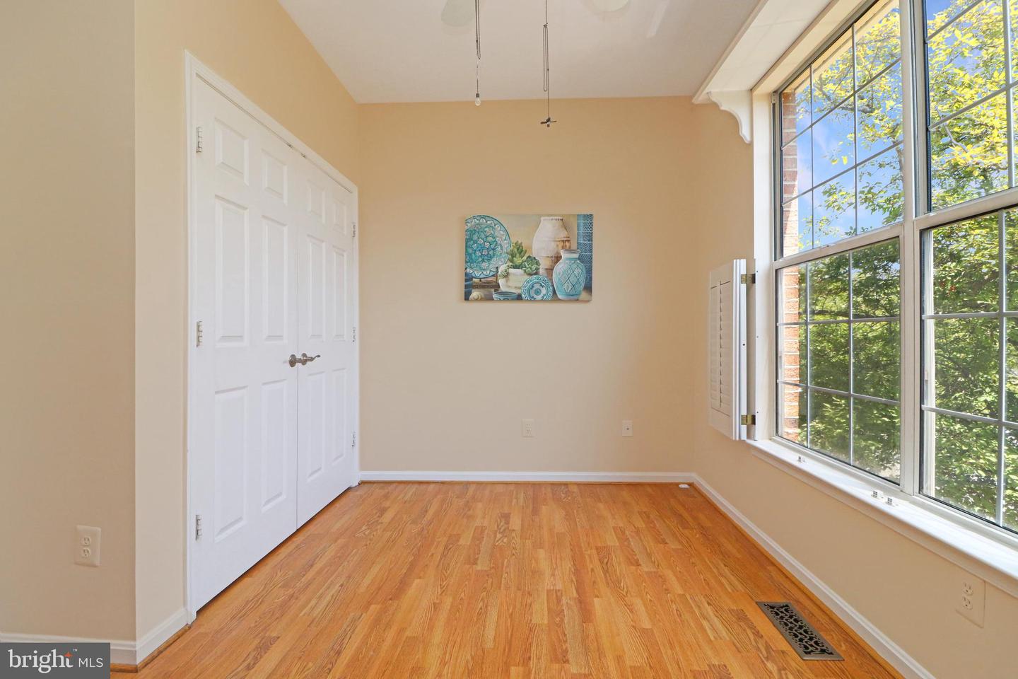 21929 THOMPSON SQ, STERLING, Virginia 20166, 3 Bedrooms Bedrooms, ,2 BathroomsBathrooms,Residential,For sale,21929 THOMPSON SQ,VALO2100730 MLS # VALO2100730