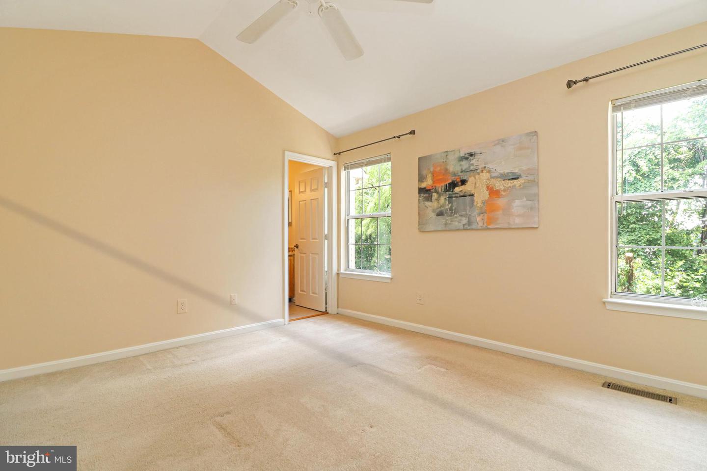 21929 THOMPSON SQ, STERLING, Virginia 20166, 3 Bedrooms Bedrooms, ,2 BathroomsBathrooms,Residential,For sale,21929 THOMPSON SQ,VALO2100730 MLS # VALO2100730