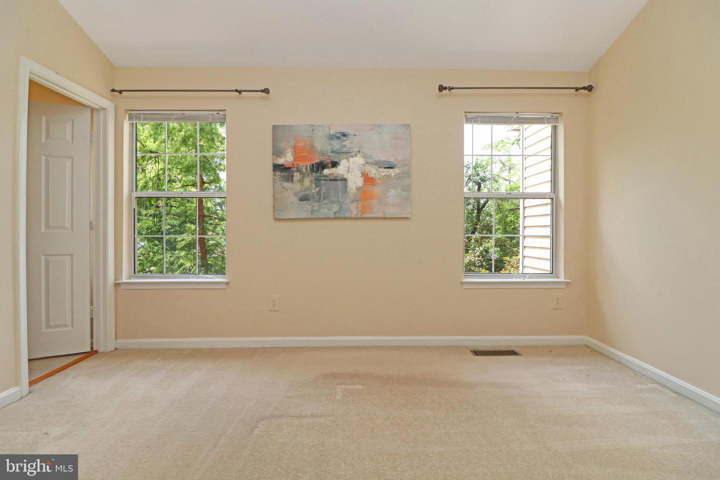 21929 THOMPSON SQ, STERLING, Virginia 20166, 3 Bedrooms Bedrooms, ,2 BathroomsBathrooms,Residential,For sale,21929 THOMPSON SQ,VALO2100730 MLS # VALO2100730