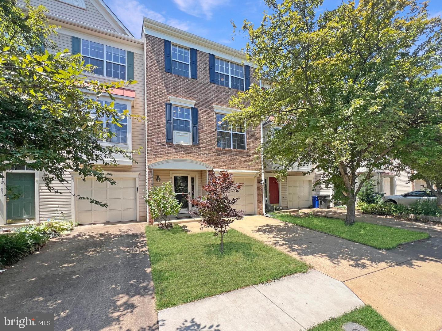 21929 THOMPSON SQ, STERLING, Virginia 20166, 3 Bedrooms Bedrooms, ,2 BathroomsBathrooms,Residential,For sale,21929 THOMPSON SQ,VALO2100730 MLS # VALO2100730