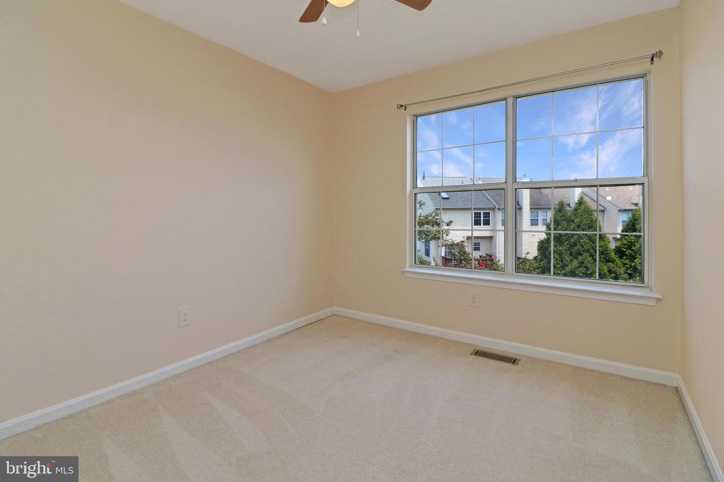 21929 THOMPSON SQ, STERLING, Virginia 20166, 3 Bedrooms Bedrooms, ,2 BathroomsBathrooms,Residential,For sale,21929 THOMPSON SQ,VALO2100730 MLS # VALO2100730