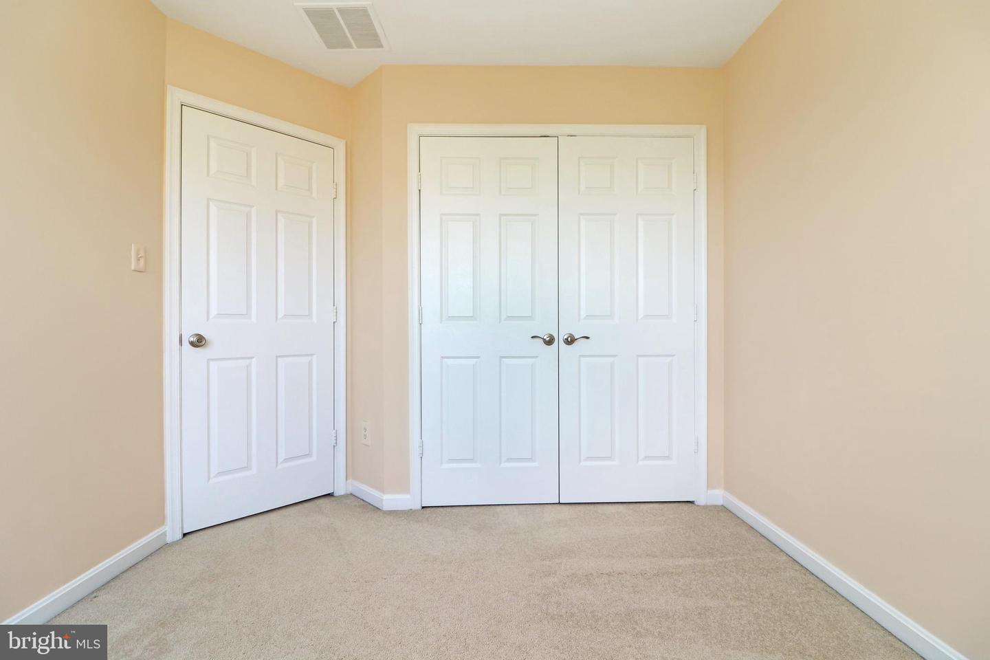 21929 THOMPSON SQ, STERLING, Virginia 20166, 3 Bedrooms Bedrooms, ,2 BathroomsBathrooms,Residential,For sale,21929 THOMPSON SQ,VALO2100730 MLS # VALO2100730