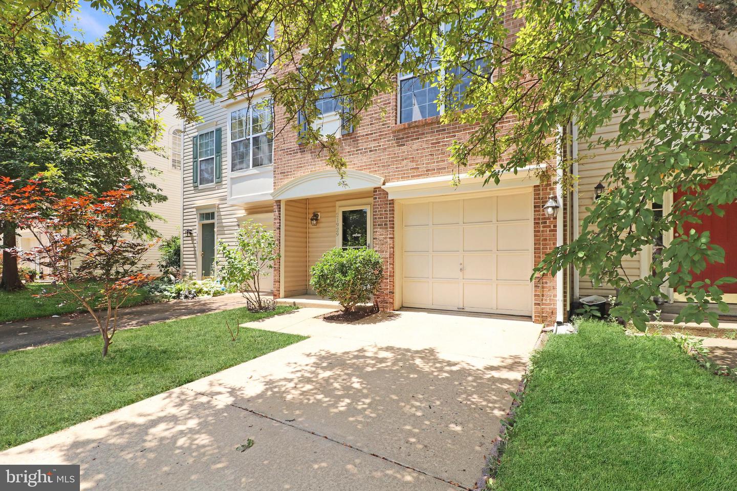 21929 THOMPSON SQ, STERLING, Virginia 20166, 3 Bedrooms Bedrooms, ,2 BathroomsBathrooms,Residential,For sale,21929 THOMPSON SQ,VALO2100730 MLS # VALO2100730