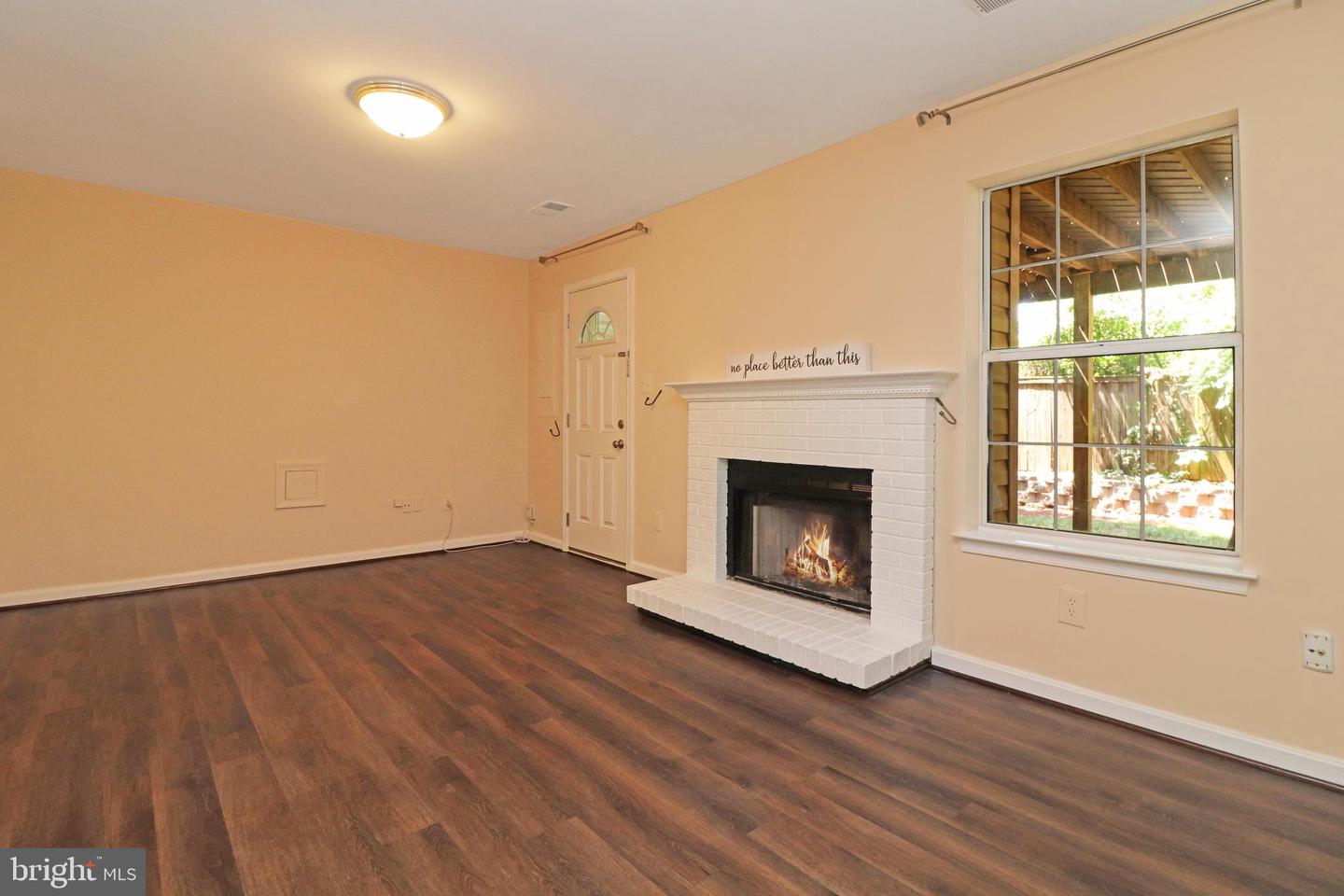 21929 THOMPSON SQ, STERLING, Virginia 20166, 3 Bedrooms Bedrooms, ,2 BathroomsBathrooms,Residential,For sale,21929 THOMPSON SQ,VALO2100730 MLS # VALO2100730