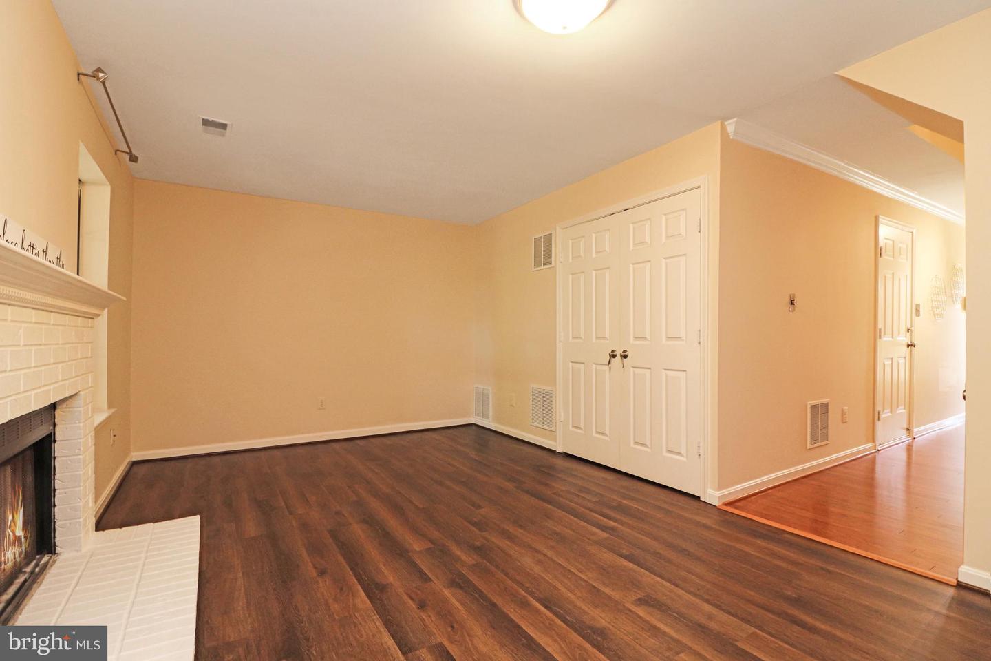 21929 THOMPSON SQ, STERLING, Virginia 20166, 3 Bedrooms Bedrooms, ,2 BathroomsBathrooms,Residential,For sale,21929 THOMPSON SQ,VALO2100730 MLS # VALO2100730