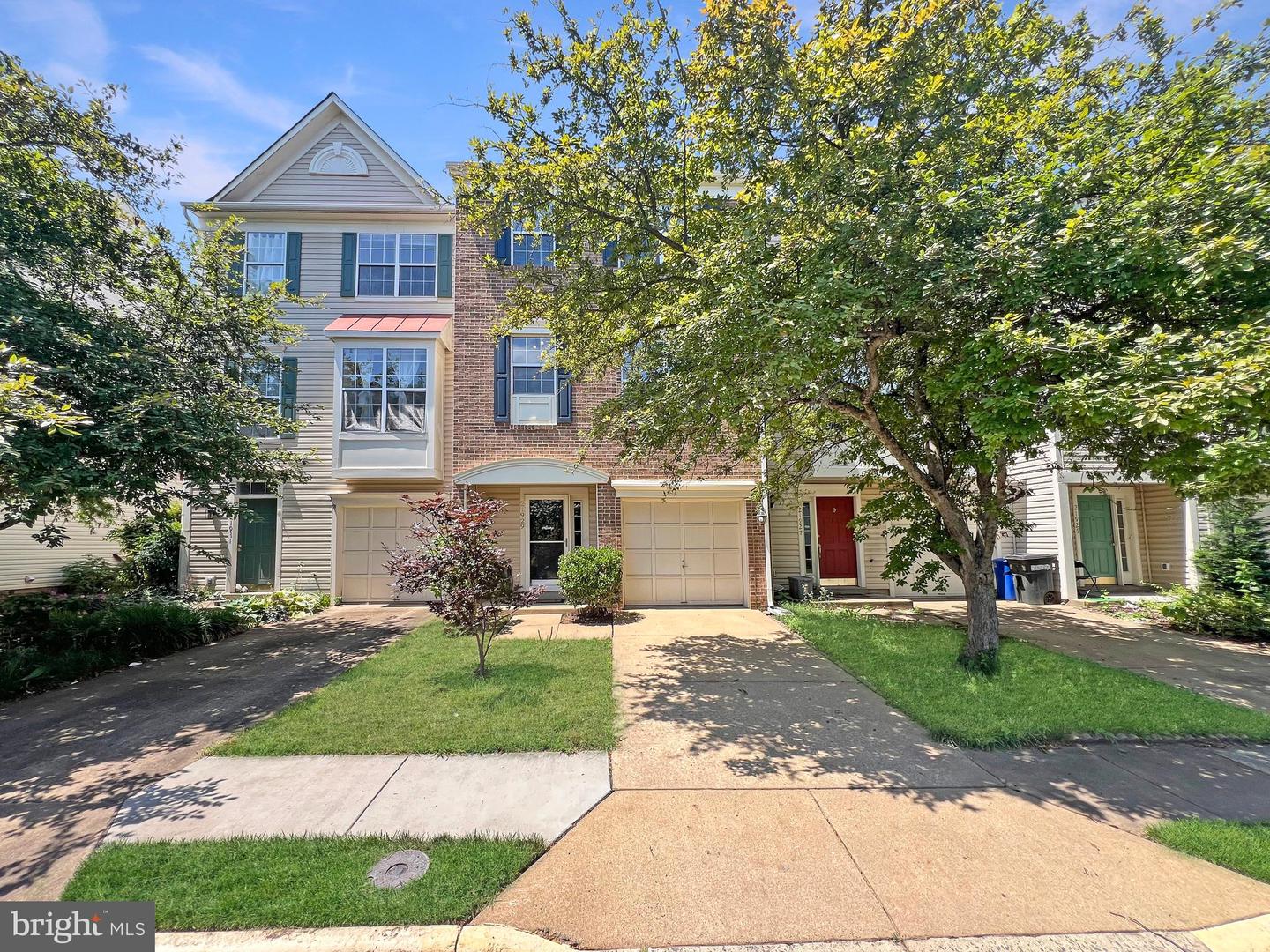 21929 THOMPSON SQ, STERLING, Virginia 20166, 3 Bedrooms Bedrooms, ,2 BathroomsBathrooms,Residential,For sale,21929 THOMPSON SQ,VALO2100730 MLS # VALO2100730