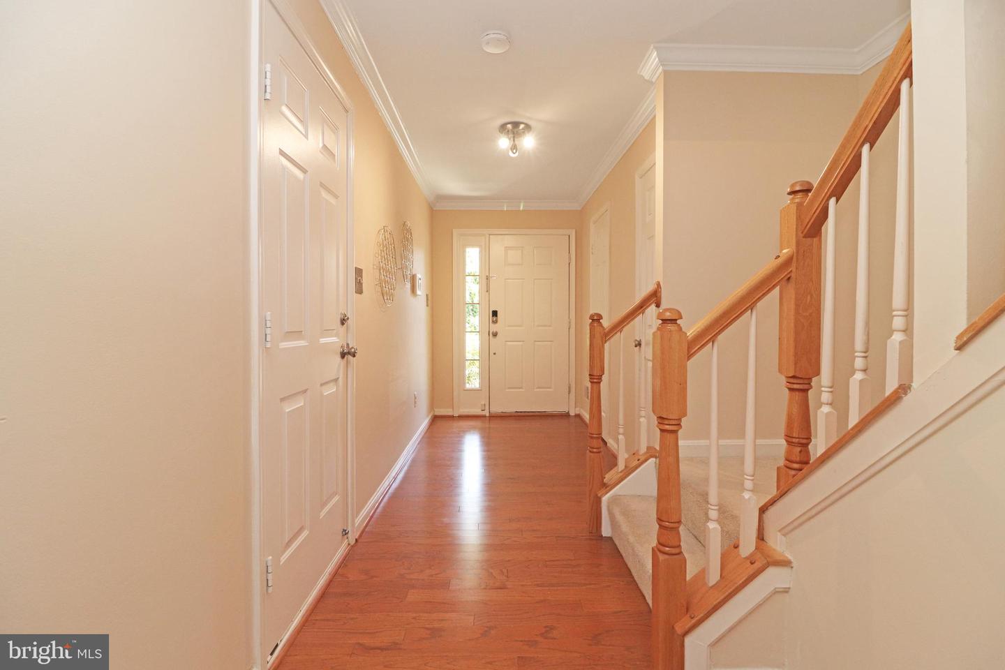 21929 THOMPSON SQ, STERLING, Virginia 20166, 3 Bedrooms Bedrooms, ,2 BathroomsBathrooms,Residential,For sale,21929 THOMPSON SQ,VALO2100730 MLS # VALO2100730
