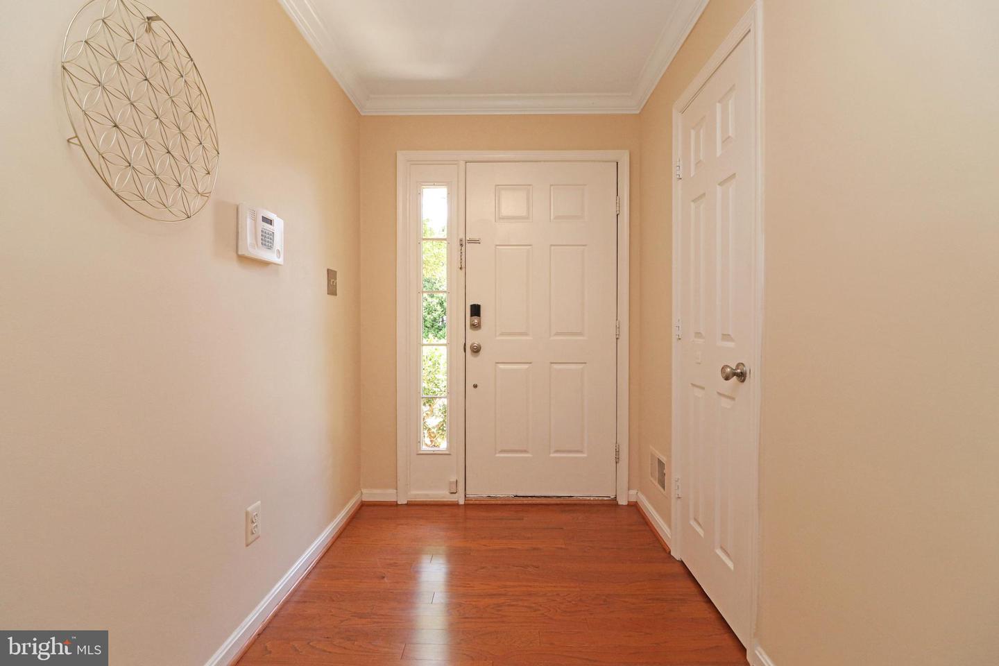 21929 THOMPSON SQ, STERLING, Virginia 20166, 3 Bedrooms Bedrooms, ,2 BathroomsBathrooms,Residential,For sale,21929 THOMPSON SQ,VALO2100730 MLS # VALO2100730