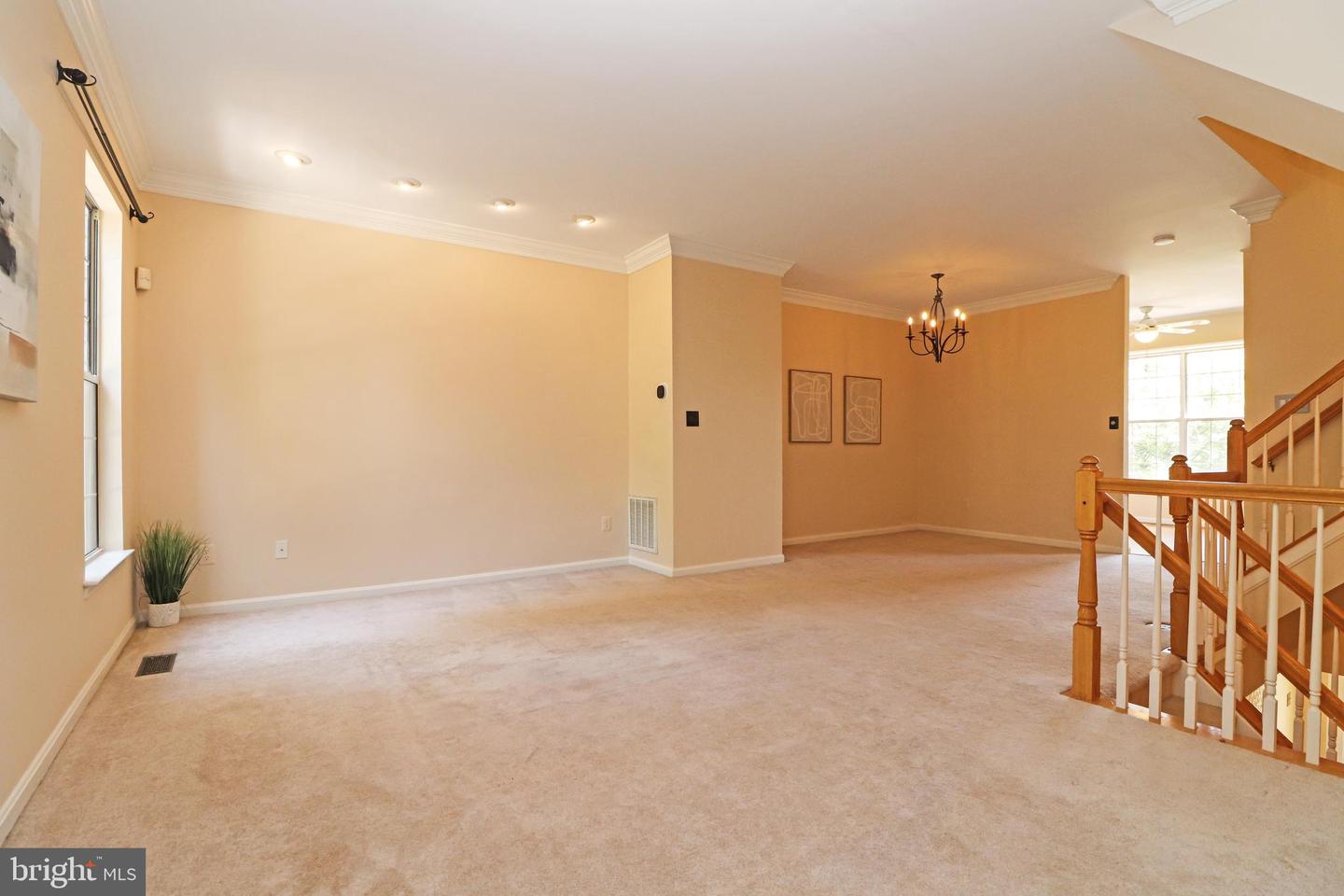21929 THOMPSON SQ, STERLING, Virginia 20166, 3 Bedrooms Bedrooms, ,2 BathroomsBathrooms,Residential,For sale,21929 THOMPSON SQ,VALO2100730 MLS # VALO2100730