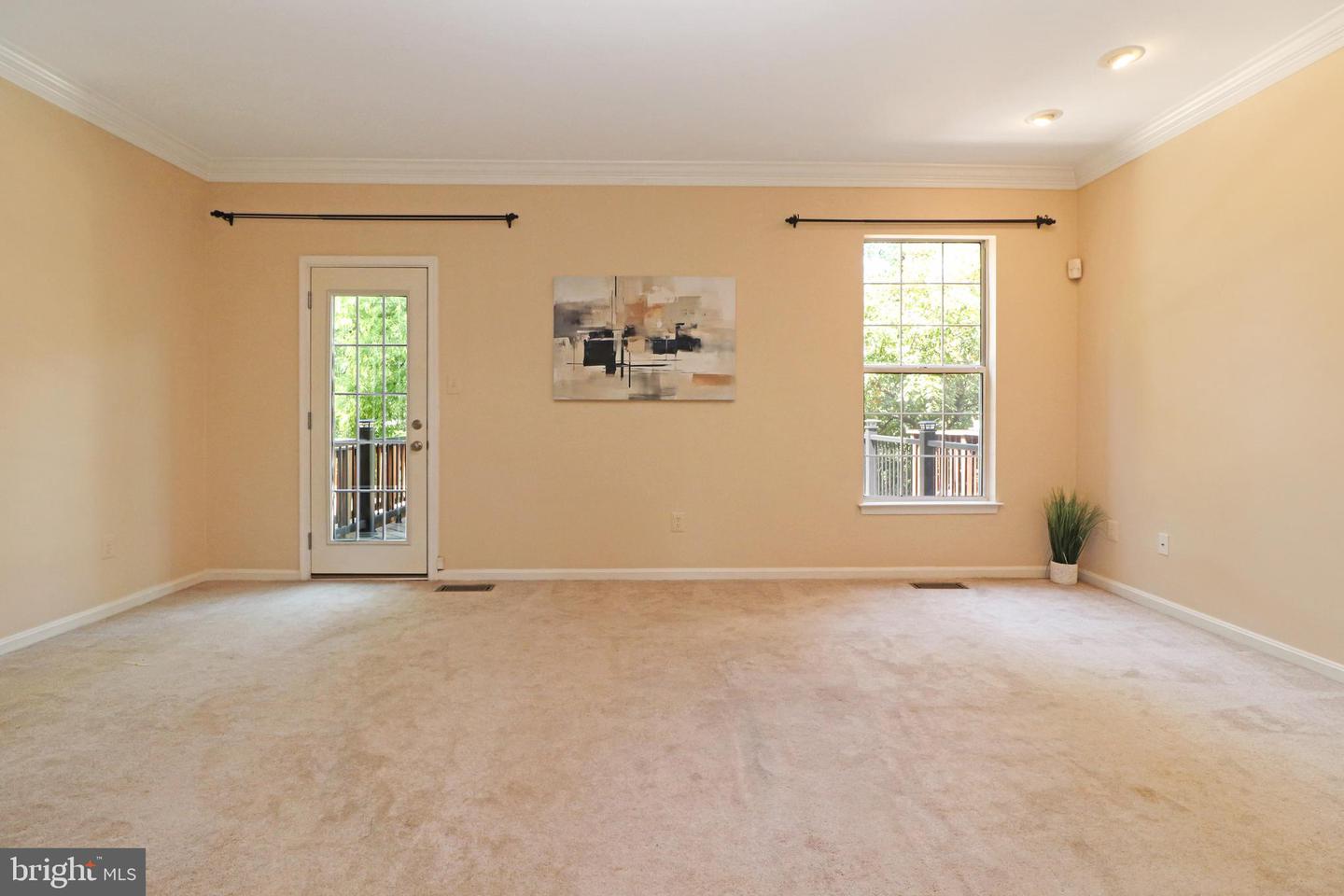 21929 THOMPSON SQ, STERLING, Virginia 20166, 3 Bedrooms Bedrooms, ,2 BathroomsBathrooms,Residential,For sale,21929 THOMPSON SQ,VALO2100730 MLS # VALO2100730