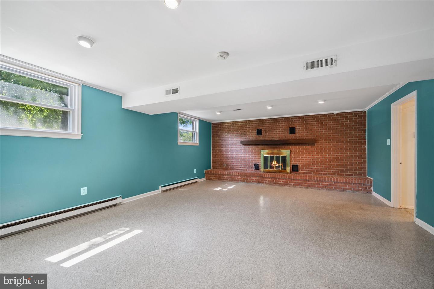 305 S KENNEDY RD S, STERLING, Virginia 20164, 3 Bedrooms Bedrooms, ,3 BathroomsBathrooms,Residential,For sale,305 S KENNEDY RD S,VALO2100674 MLS # VALO2100674
