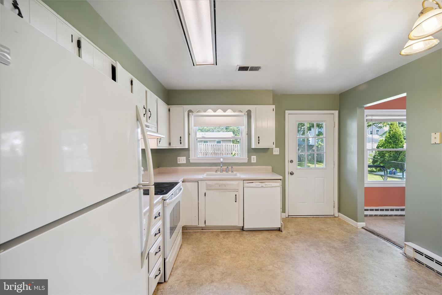 305 S KENNEDY RD S, STERLING, Virginia 20164, 3 Bedrooms Bedrooms, ,3 BathroomsBathrooms,Residential,For sale,305 S KENNEDY RD S,VALO2100674 MLS # VALO2100674