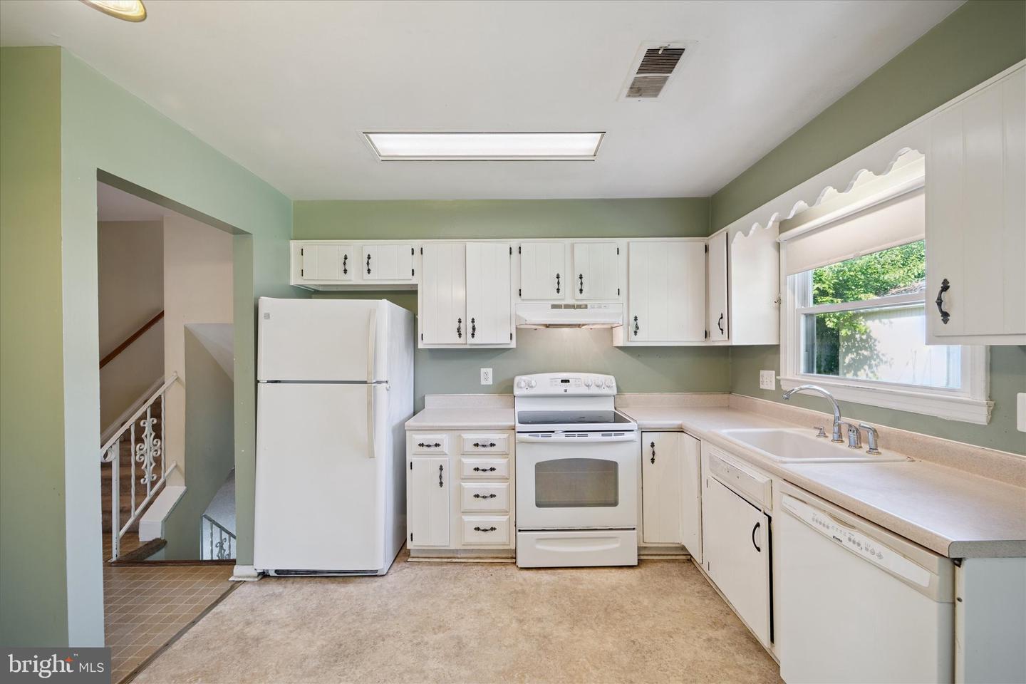 305 S KENNEDY RD S, STERLING, Virginia 20164, 3 Bedrooms Bedrooms, ,3 BathroomsBathrooms,Residential,For sale,305 S KENNEDY RD S,VALO2100674 MLS # VALO2100674