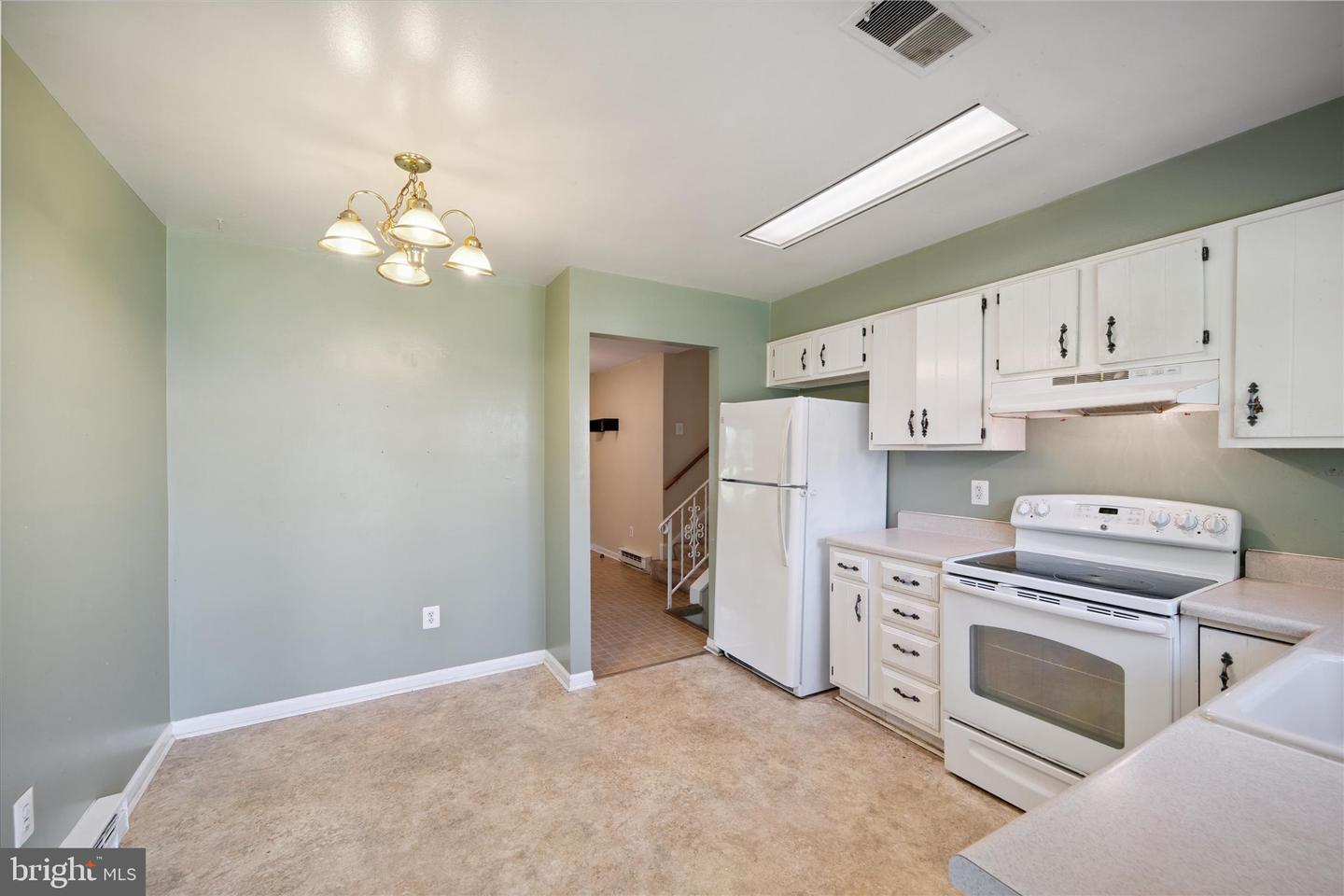 305 S KENNEDY RD S, STERLING, Virginia 20164, 3 Bedrooms Bedrooms, ,3 BathroomsBathrooms,Residential,For sale,305 S KENNEDY RD S,VALO2100674 MLS # VALO2100674