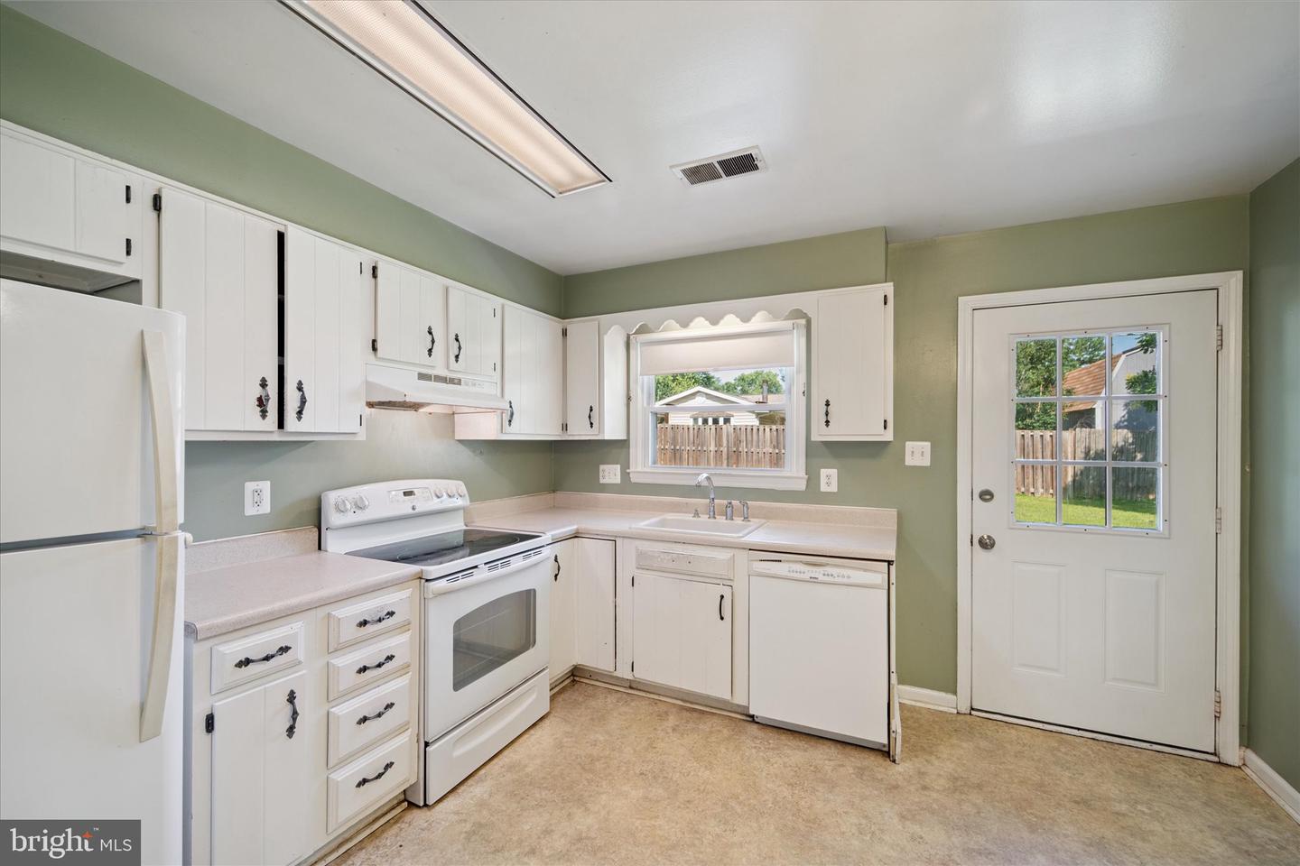 305 S KENNEDY RD S, STERLING, Virginia 20164, 3 Bedrooms Bedrooms, ,3 BathroomsBathrooms,Residential,For sale,305 S KENNEDY RD S,VALO2100674 MLS # VALO2100674