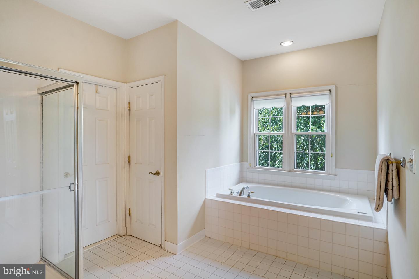 25072 GAZELLE CT, CHANTILLY, Virginia 20152, 5 Bedrooms Bedrooms, ,4 BathroomsBathrooms,Residential,For sale,25072 GAZELLE CT,VALO2100676 MLS # VALO2100676