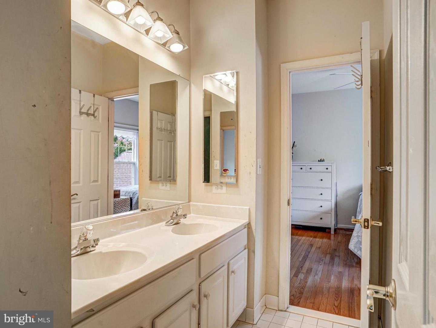 25072 GAZELLE CT, CHANTILLY, Virginia 20152, 5 Bedrooms Bedrooms, ,4 BathroomsBathrooms,Residential,For sale,25072 GAZELLE CT,VALO2100676 MLS # VALO2100676