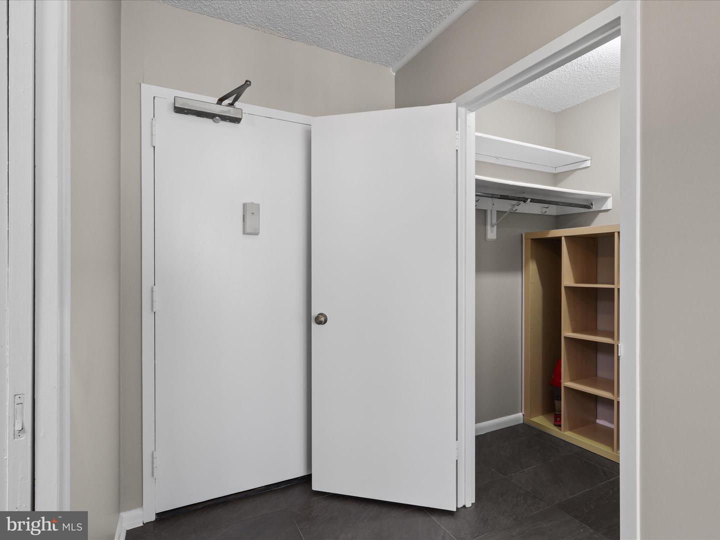 3701 S GEORGE MASON DR #901N, FALLS CHURCH, Virginia 22041, 1 Bedroom Bedrooms, ,1 BathroomBathrooms,Residential,For sale,3701 S GEORGE MASON DR #901N,VAFX2252340 MLS # VAFX2252340