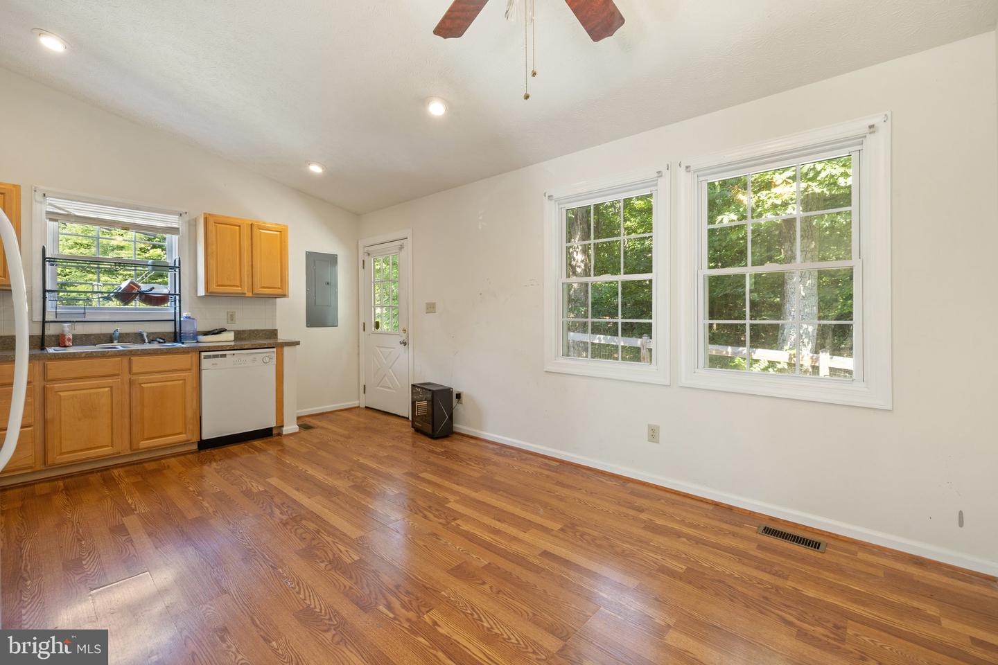 1000 HICKORY TRL, WINCHESTER, Virginia 22602, 3 Bedrooms Bedrooms, 7 Rooms Rooms,2 BathroomsBathrooms,Residential,For sale,1000 HICKORY TRL,VAFV2035142 MLS # VAFV2035142