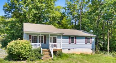 1000 HICKORY TRL, WINCHESTER, Virginia 22602, 3 Bedrooms Bedrooms, 7 Rooms Rooms,2 BathroomsBathrooms,Residential,For sale,1000 HICKORY TRL,VAFV2035142 MLS # VAFV2035142