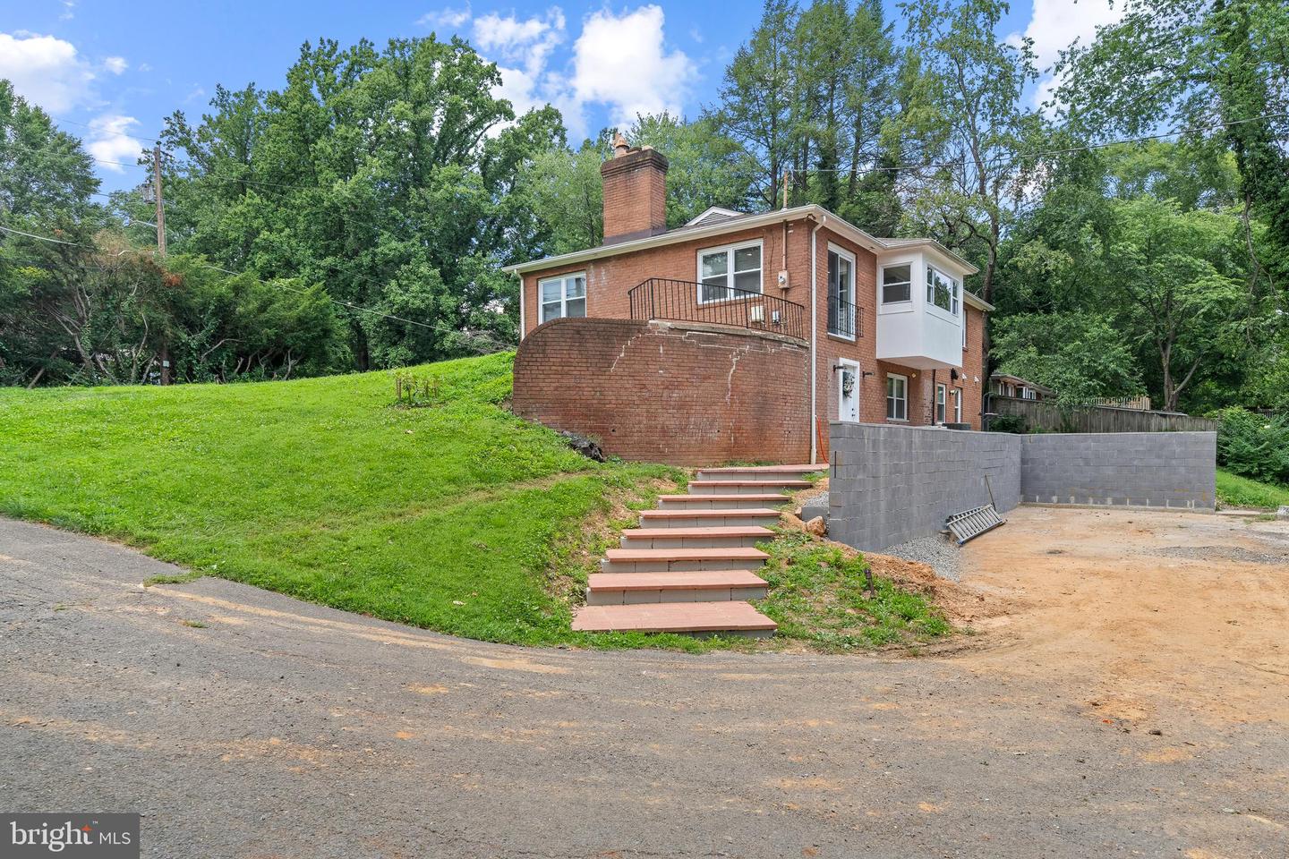 9151 HERMOSA DR, FAIRFAX, Virginia 22031, 5 Bedrooms Bedrooms, ,3 BathroomsBathrooms,Residential,For sale,9151 HERMOSA DR,VAFX2252408 MLS # VAFX2252408