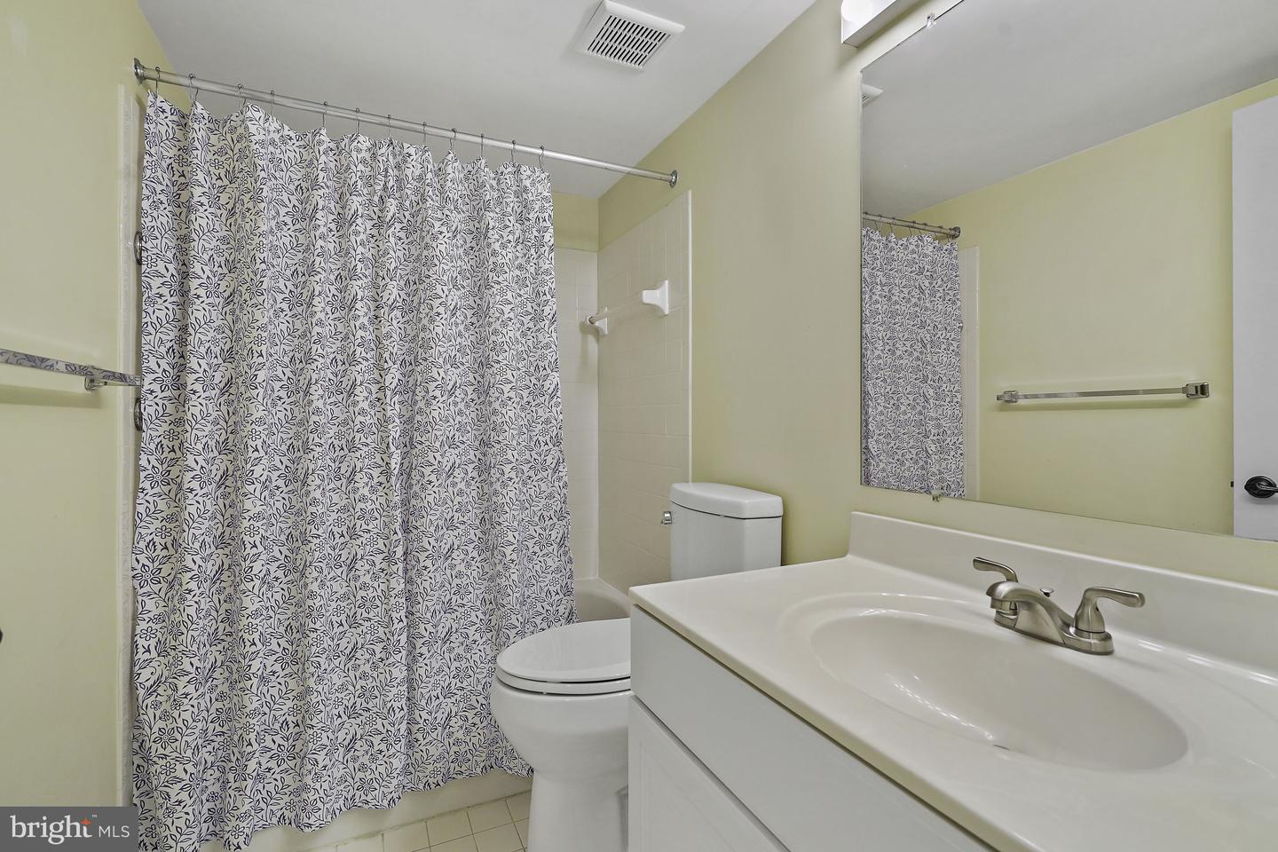 10300 BUSHMAN DR #102, OAKTON, Virginia 22124, 2 Bedrooms Bedrooms, ,2 BathroomsBathrooms,Residential,For sale,10300 BUSHMAN DR #102,VAFX2252368 MLS # VAFX2252368