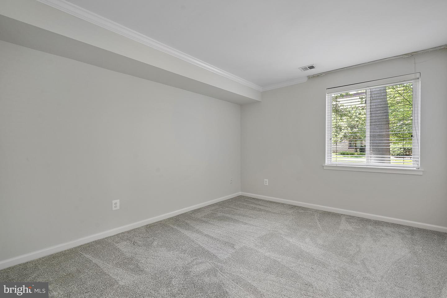 10300 BUSHMAN DR #102, OAKTON, Virginia 22124, 2 Bedrooms Bedrooms, ,2 BathroomsBathrooms,Residential,For sale,10300 BUSHMAN DR #102,VAFX2252368 MLS # VAFX2252368