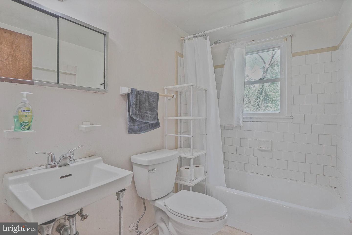 1531 AIDEN DR, WOODBRIDGE, Virginia 22191, 4 Bedrooms Bedrooms, ,2 BathroomsBathrooms,Residential,For sale,1531 AIDEN DR,VAPW2098130 MLS # VAPW2098130