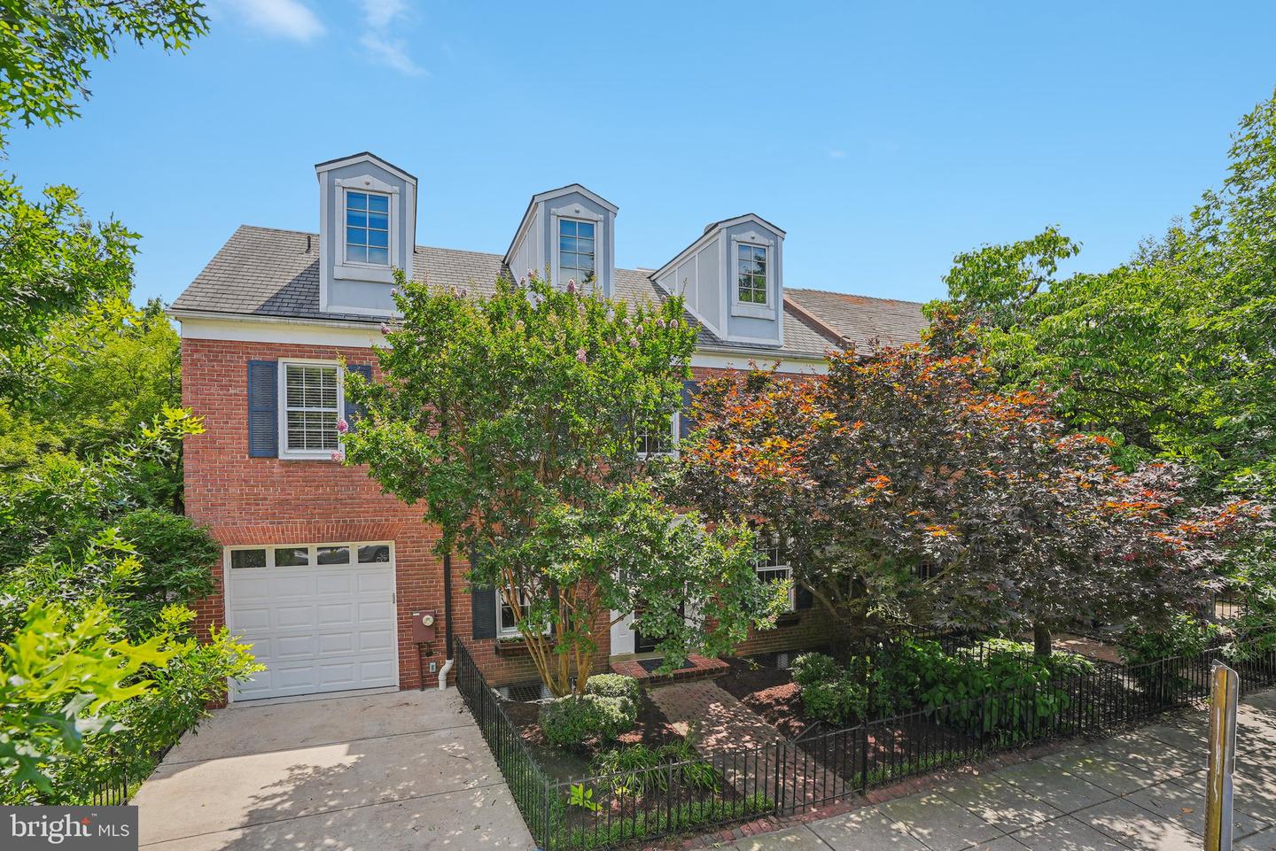 657 E ST SE, WASHINGTON, District Of Columbia 20003, 5 Bedrooms Bedrooms, ,4 BathroomsBathrooms,Residential,For sale,657 E ST SE,DCDC2208152 MLS # DCDC2208152