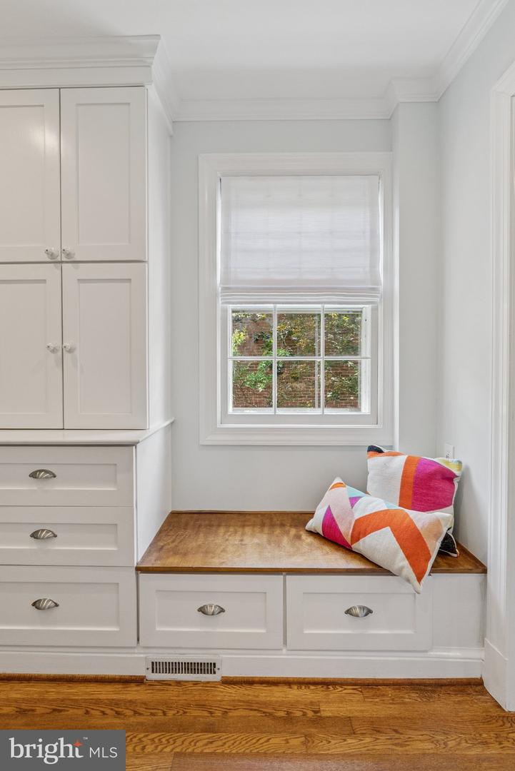 657 E ST SE, WASHINGTON, District Of Columbia 20003, 5 Bedrooms Bedrooms, ,4 BathroomsBathrooms,Residential,For sale,657 E ST SE,DCDC2208152 MLS # DCDC2208152