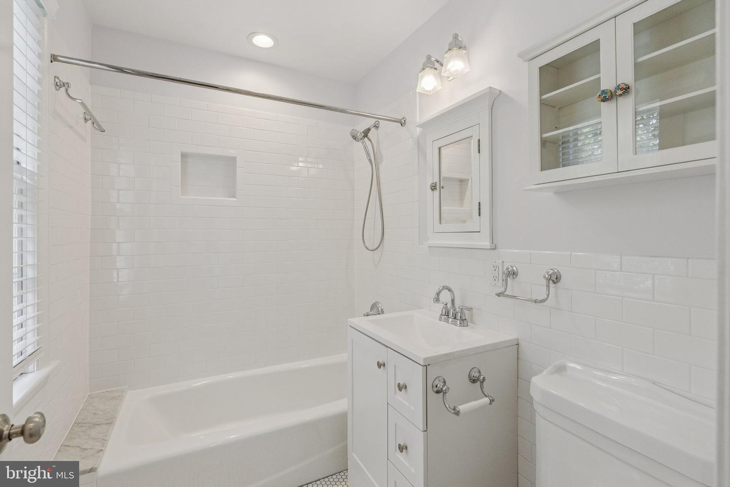 657 E ST SE, WASHINGTON, District Of Columbia 20003, 5 Bedrooms Bedrooms, ,4 BathroomsBathrooms,Residential,For sale,657 E ST SE,DCDC2208152 MLS # DCDC2208152