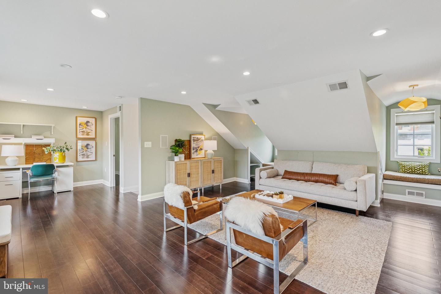 657 E ST SE, WASHINGTON, District Of Columbia 20003, 5 Bedrooms Bedrooms, ,4 BathroomsBathrooms,Residential,For sale,657 E ST SE,DCDC2208152 MLS # DCDC2208152