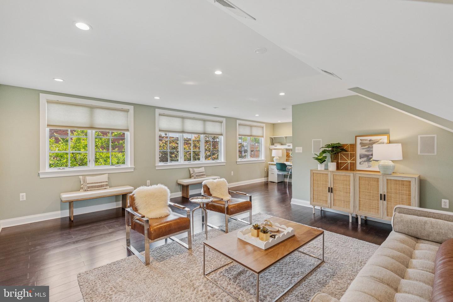 657 E ST SE, WASHINGTON, District Of Columbia 20003, 5 Bedrooms Bedrooms, ,4 BathroomsBathrooms,Residential,For sale,657 E ST SE,DCDC2208152 MLS # DCDC2208152