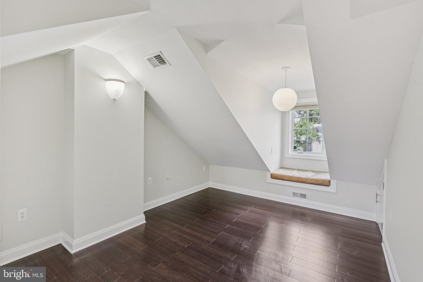 657 E ST SE, WASHINGTON, District Of Columbia 20003, 5 Bedrooms Bedrooms, ,4 BathroomsBathrooms,Residential,For sale,657 E ST SE,DCDC2208152 MLS # DCDC2208152