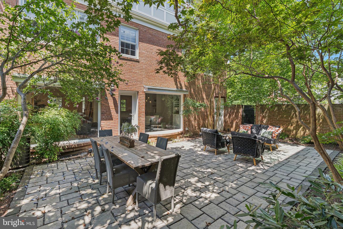 657 E ST SE, WASHINGTON, District Of Columbia 20003, 5 Bedrooms Bedrooms, ,4 BathroomsBathrooms,Residential,For sale,657 E ST SE,DCDC2208152 MLS # DCDC2208152