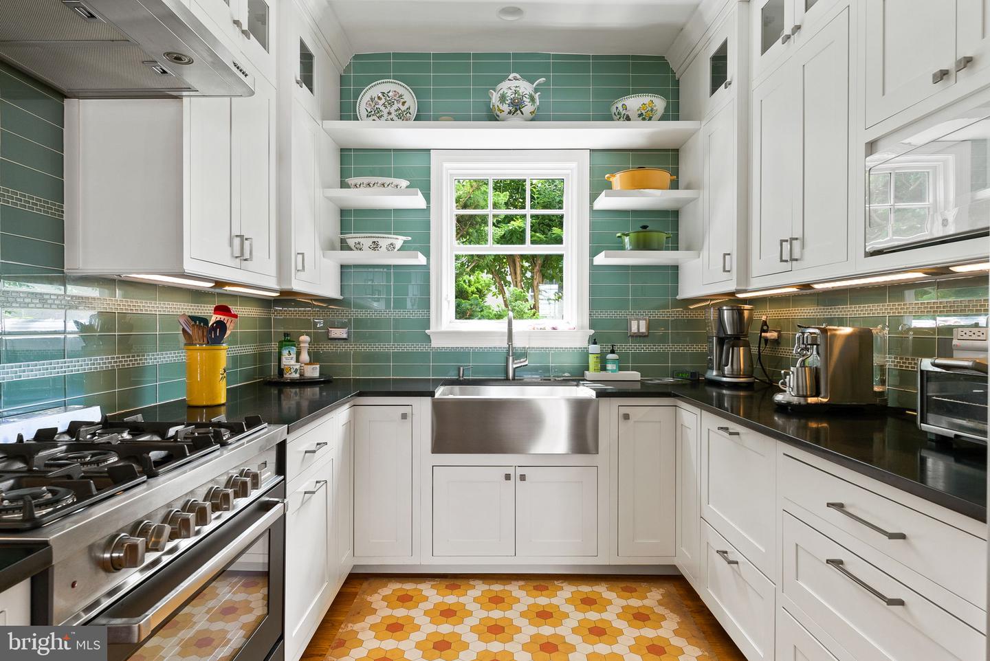 304 SUMMERS DR, ALEXANDRIA, Virginia 22301, 4 Bedrooms Bedrooms, ,4 BathroomsBathrooms,Residential,For sale,304 SUMMERS DR,VAAX2047000 MLS # VAAX2047000