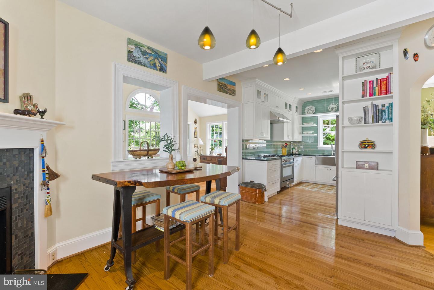 304 SUMMERS DR, ALEXANDRIA, Virginia 22301, 4 Bedrooms Bedrooms, ,4 BathroomsBathrooms,Residential,For sale,304 SUMMERS DR,VAAX2047000 MLS # VAAX2047000
