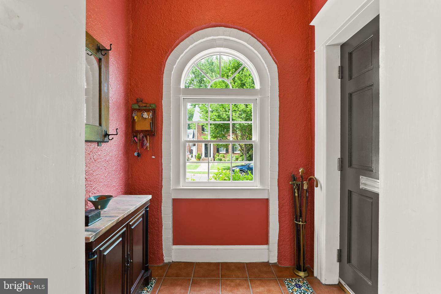 304 SUMMERS DR, ALEXANDRIA, Virginia 22301, 4 Bedrooms Bedrooms, ,4 BathroomsBathrooms,Residential,For sale,304 SUMMERS DR,VAAX2047000 MLS # VAAX2047000