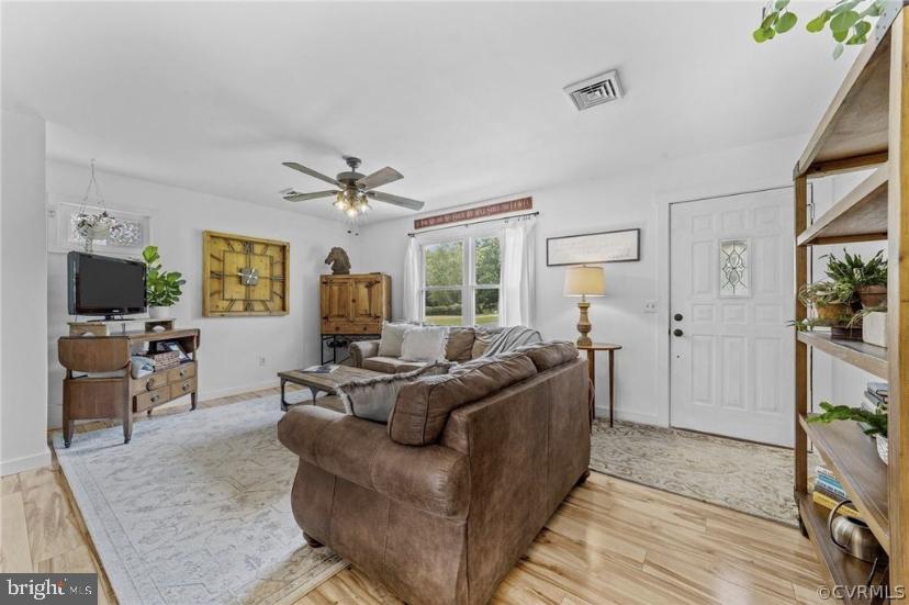 21116 LEONARD DR, SUTHERLAND, Virginia 23885, 3 Bedrooms Bedrooms, 5 Rooms Rooms,1 BathroomBathrooms,Residential,For sale,21116 LEONARD DR,VADW2000044 MLS # VADW2000044