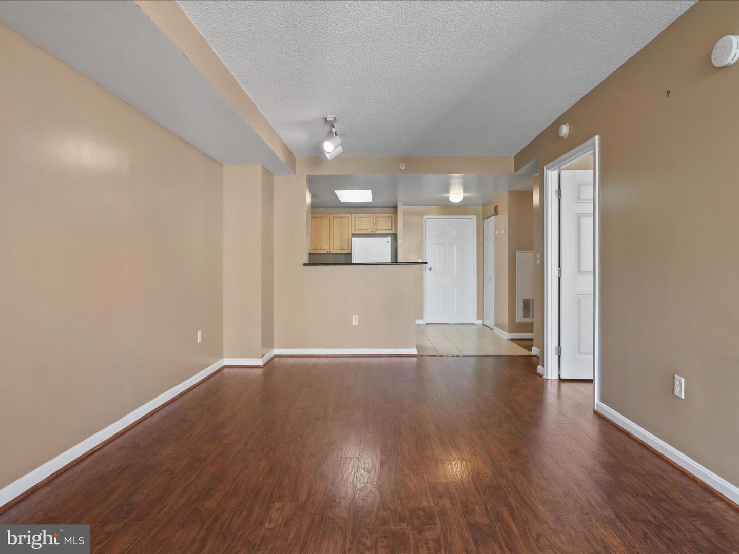 2726 GALLOWS RD #411, VIENNA, Virginia 22180, 2 Bedrooms Bedrooms, ,2 BathroomsBathrooms,Residential,For sale,2726 GALLOWS RD #411,VAFX2252532 MLS # VAFX2252532