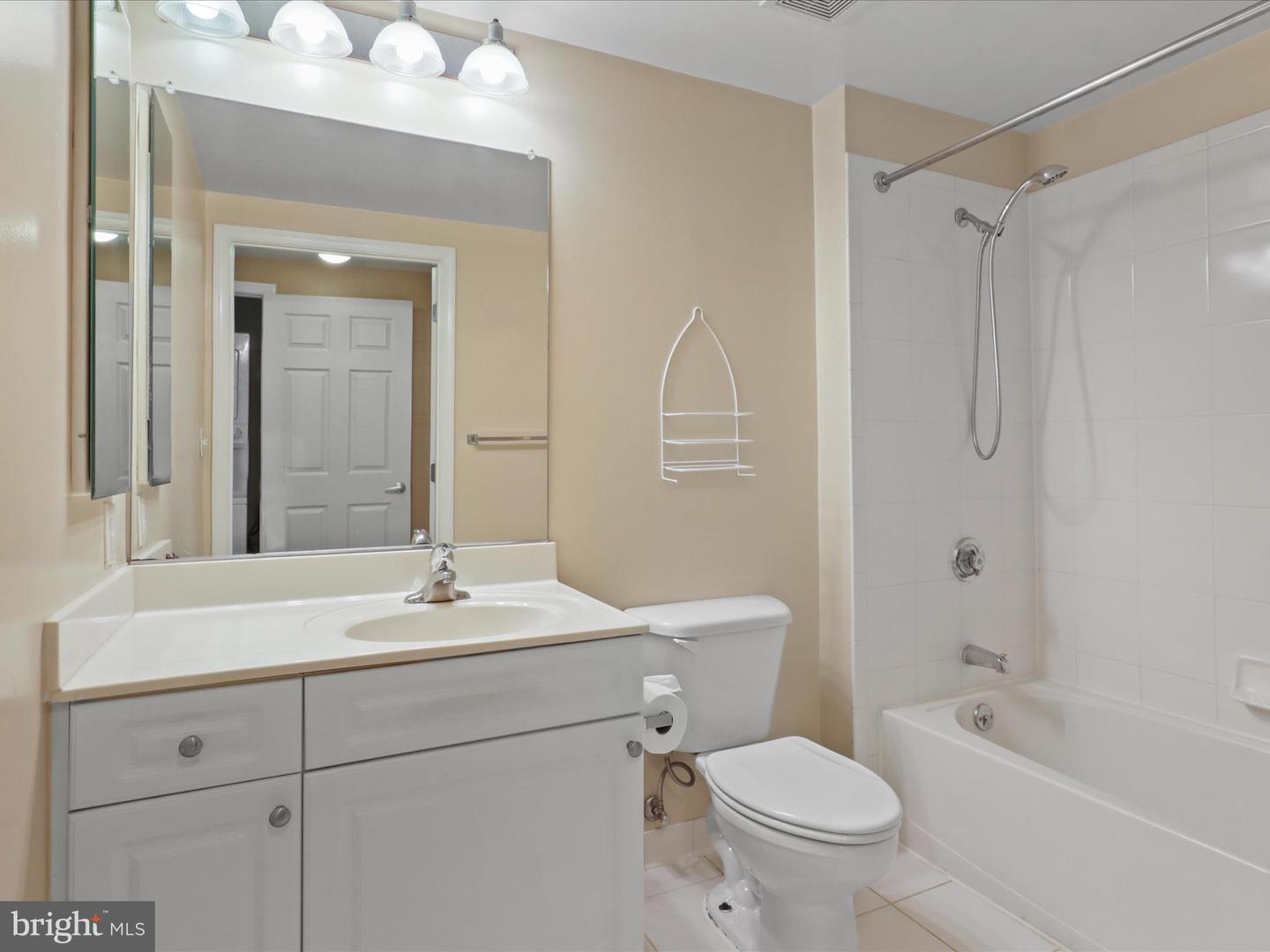 2726 GALLOWS RD #411, VIENNA, Virginia 22180, 2 Bedrooms Bedrooms, ,2 BathroomsBathrooms,Residential,For sale,2726 GALLOWS RD #411,VAFX2252532 MLS # VAFX2252532