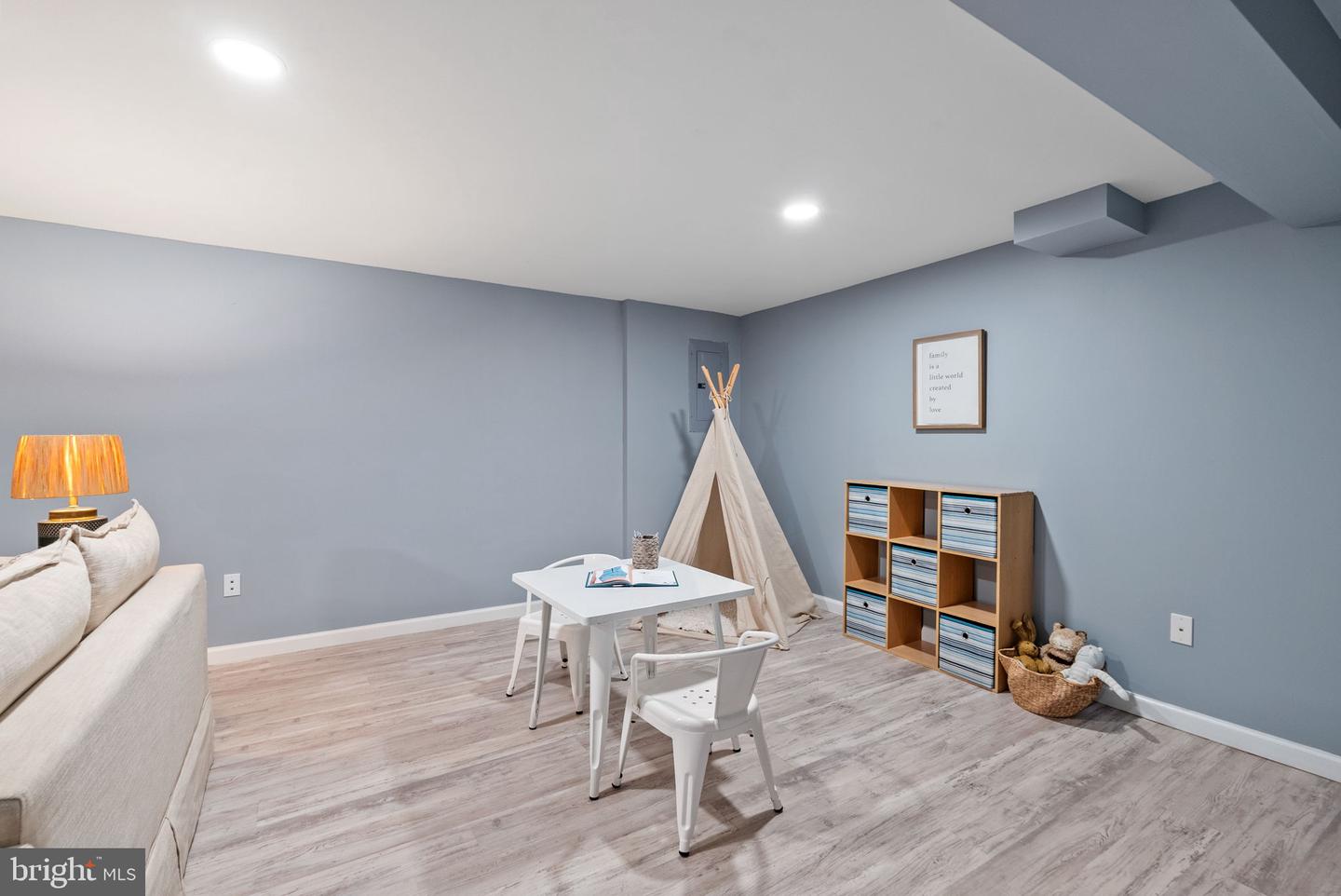 8700 BLUEDALE ST, ALEXANDRIA, Virginia 22308, 4 Bedrooms Bedrooms, ,2 BathroomsBathrooms,Residential,For sale,8700 BLUEDALE ST,VAFX2252546 MLS # VAFX2252546