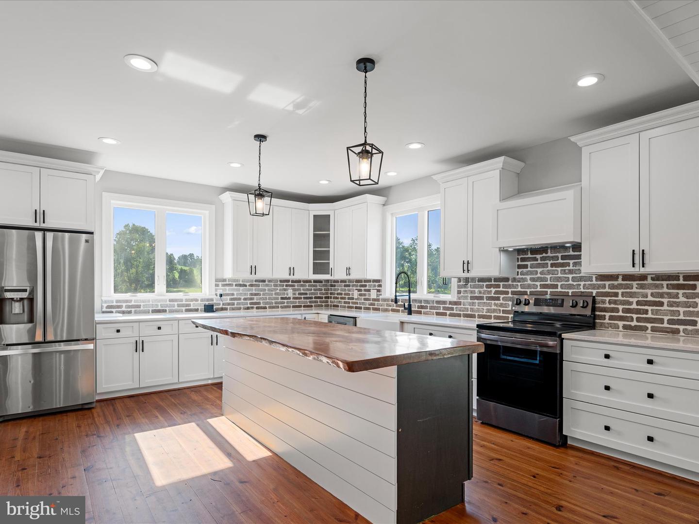 19164 BLACK OAK RD, PURCELLVILLE, Virginia 20132, 5 Bedrooms Bedrooms, ,3 BathroomsBathrooms,Residential,For sale,19164 BLACK OAK RD,VALO2100762 MLS # VALO2100762