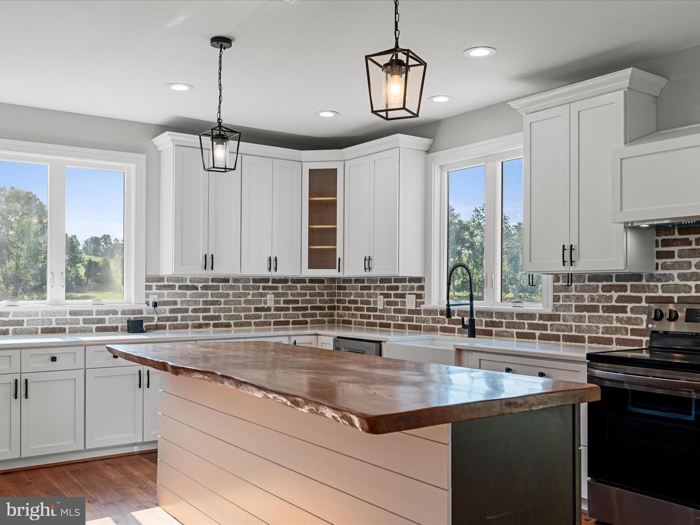 19164 BLACK OAK RD, PURCELLVILLE, Virginia 20132, 5 Bedrooms Bedrooms, ,3 BathroomsBathrooms,Residential,For sale,19164 BLACK OAK RD,VALO2100762 MLS # VALO2100762